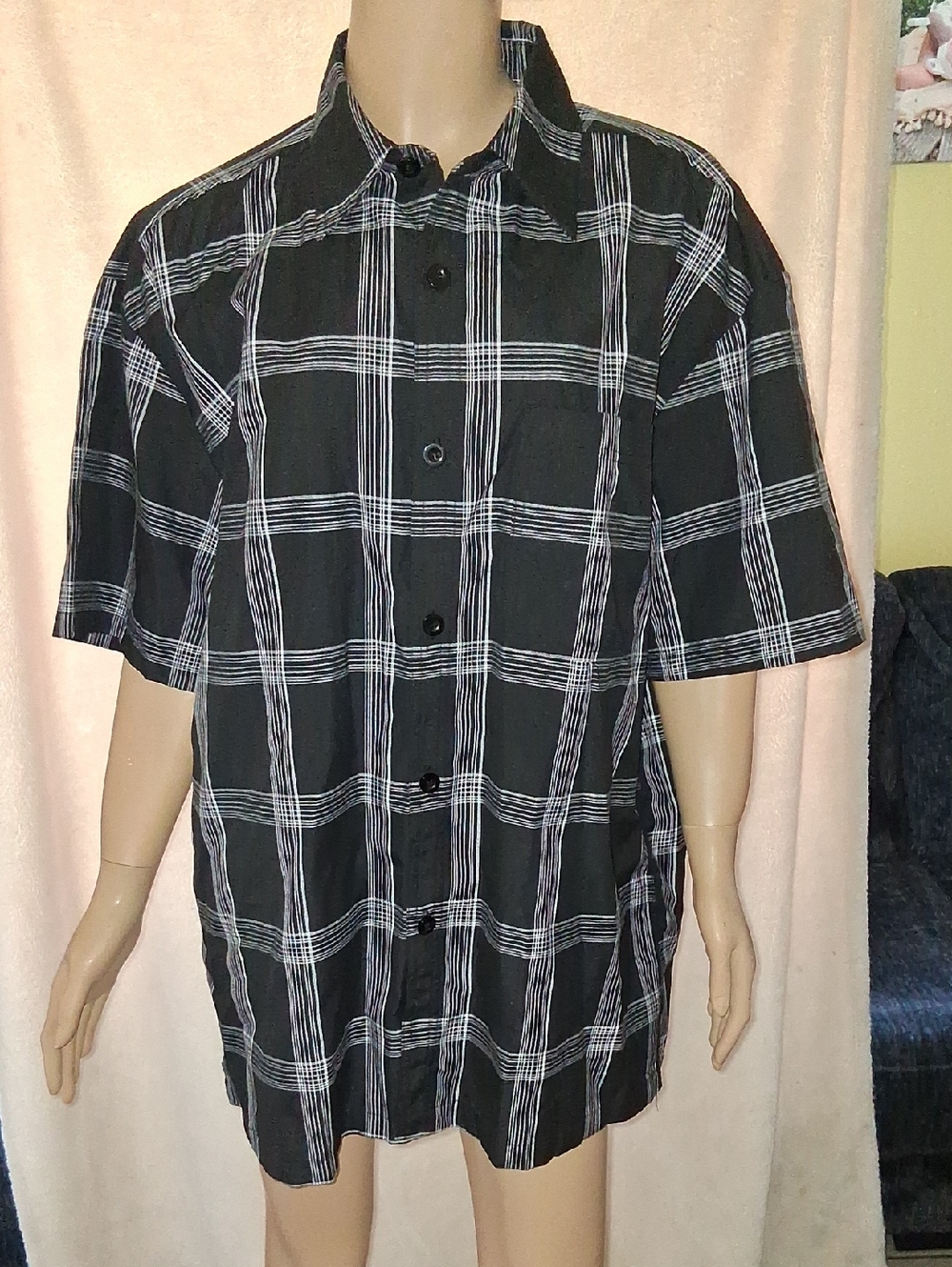Black Plaid Short-Sleeve Button-Down Shirt